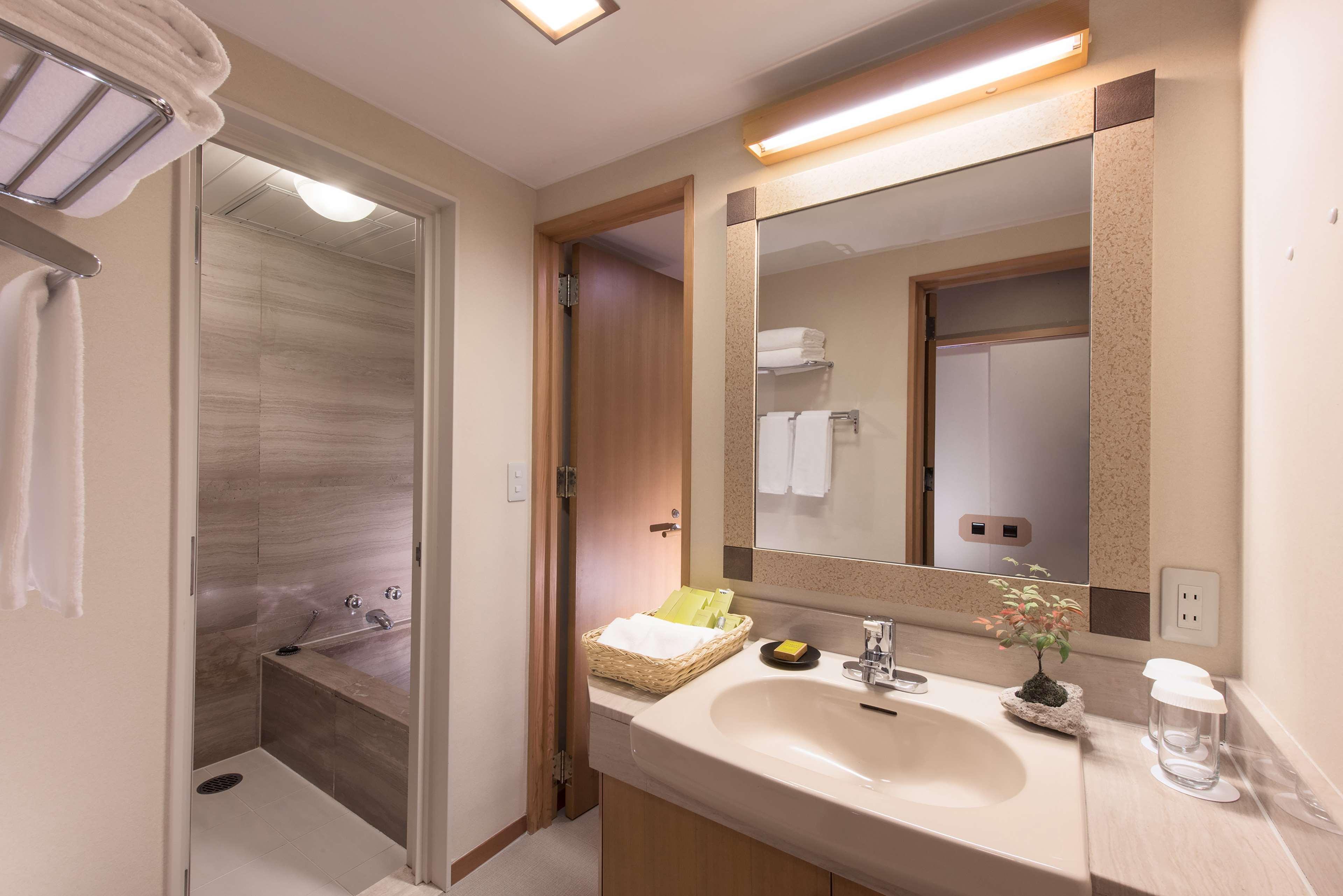 Doubletree By Hilton Naha Shuri Castle Eksteriør billede